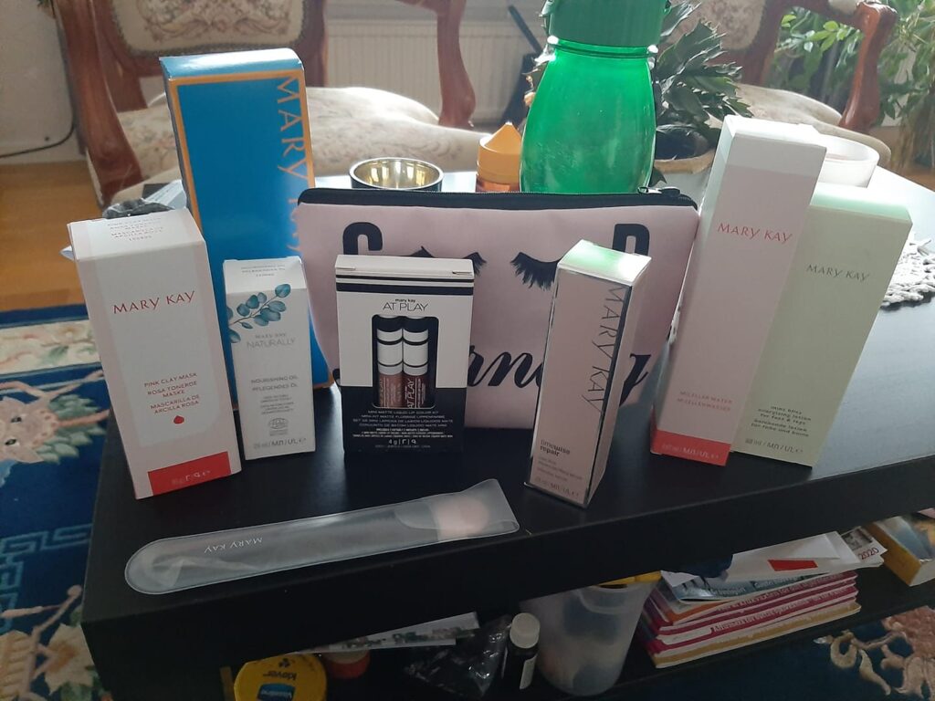 det har blivit flera krämer och lite färger i min lilla skatt av bra varor. 