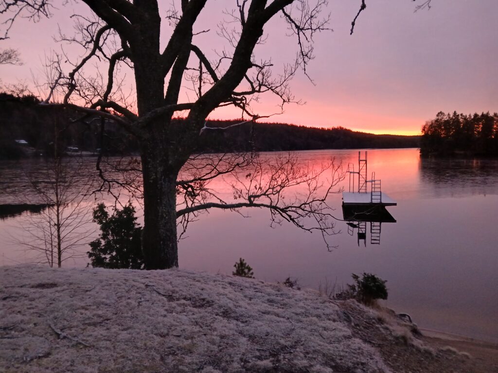vinterbad i magiskt morgonljus.