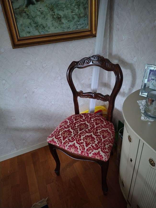 Att vara farmor på avstånd kan kännas som en tom stol vid köksbordet.