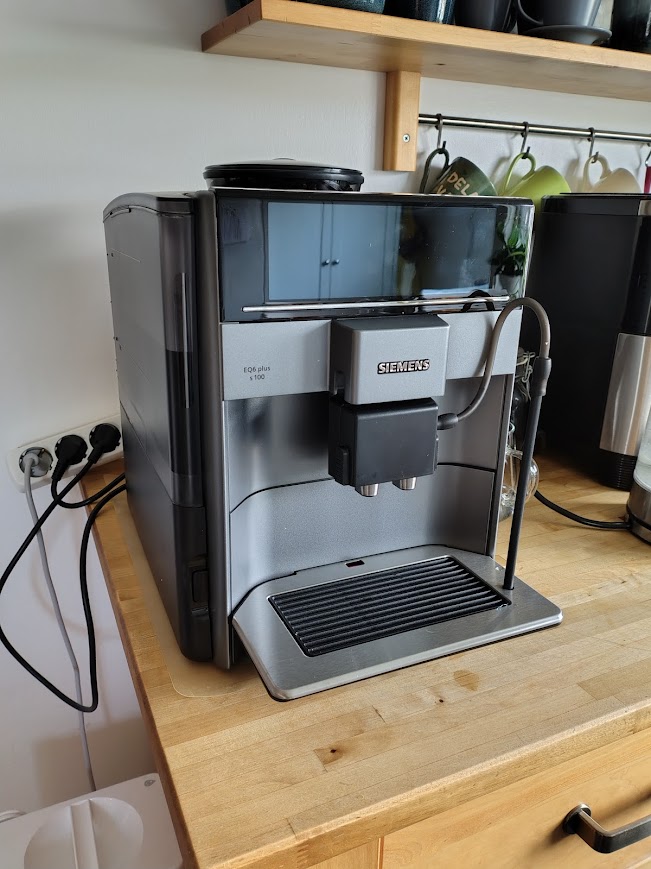 Kaffemaskin som gav upp Siemens kaffemaskin i hemmaköket – vägen tillbaka till mitt krämiga morgonkaffe.