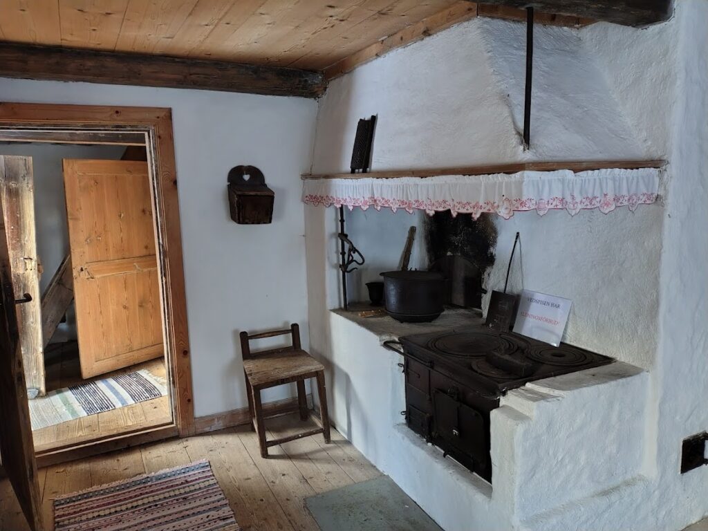 Vedspisen i soldattorpet under vår söndagsutflykt till soldattorpet.