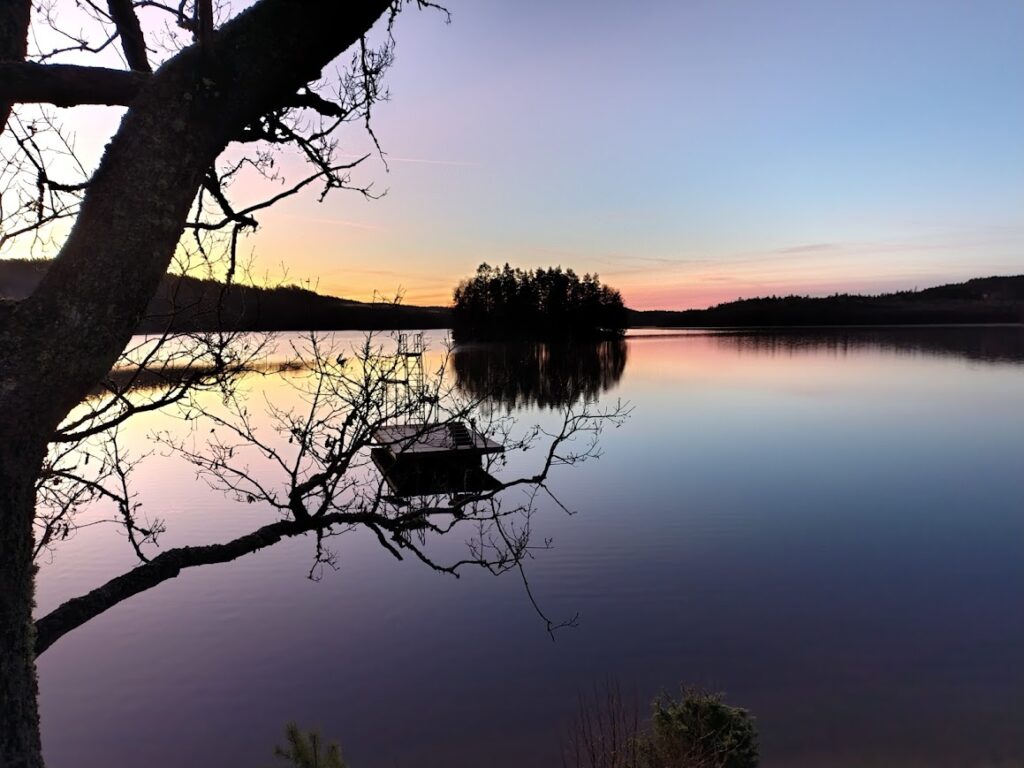 Vardag ADHD och närvaro – tidig morgon vid sjön med kallbad och vinterljus