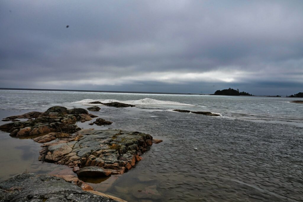 morning in the motorhome LVL2 by lake in Mellerud with cold water and early spring