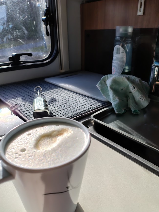 husbil vardag reflektion kaffe