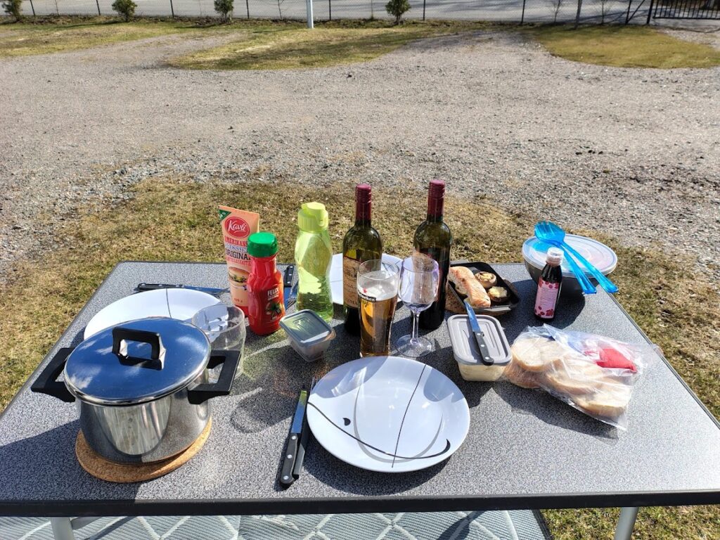 Public service and everyday life in Sweden – camping in motorhome Lvl^2 with outdoor cooking, wine bottles and simple living close to nature